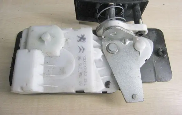 Peugeot 607 Tailgate/trunk/boot lock/catch/latch 9656395580