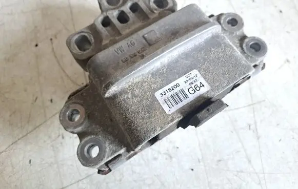 Volkswagen PASSAT B7 Engine mount bracket 1K0199555 3318200