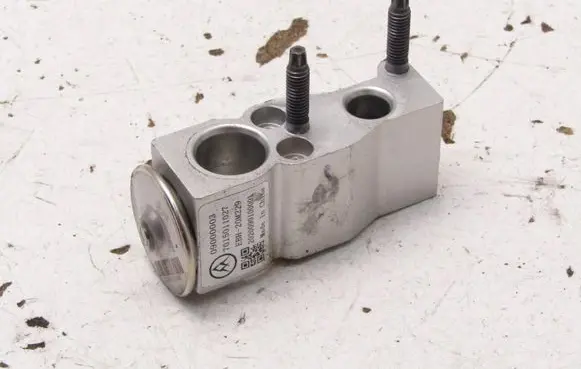 Peugeot 2008 II Air conditioning (A/C) expansion valve 7015011027