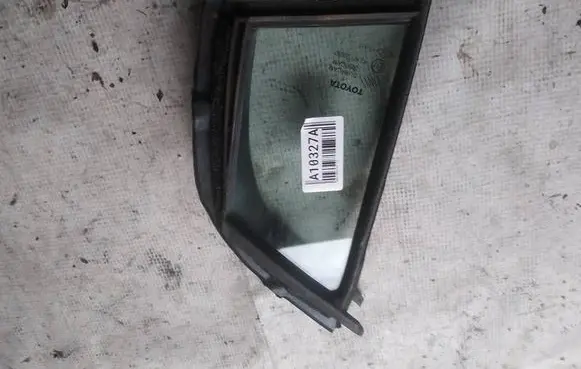 Toyota Yaris Front door vent window glass four-door as2