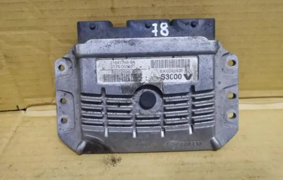 Renault Megane II Engine control unit/module ECU 8200242405