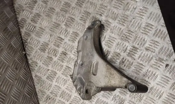 Volkswagen PASSAT B7 Engine mounting bracket 03l199207
