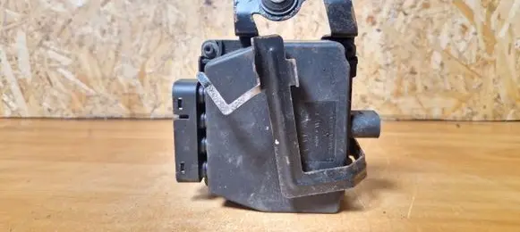 Audi A3 S3 8P Central locking vacuum pump 1k0906279