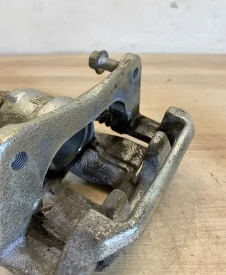 Toyota C-HR I Front brake caliper