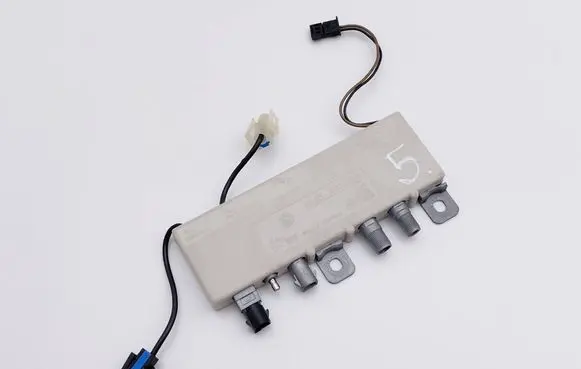 BMW 5 E39 Aerial antenna amplifier 8378090 65258378090