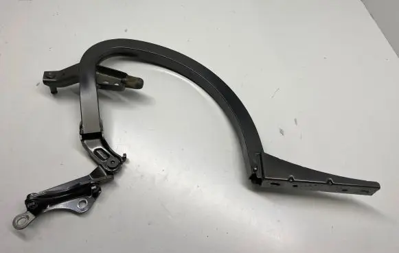 Audi A6 C7 Tailgate/trunk/boot hinge 4G5827301B