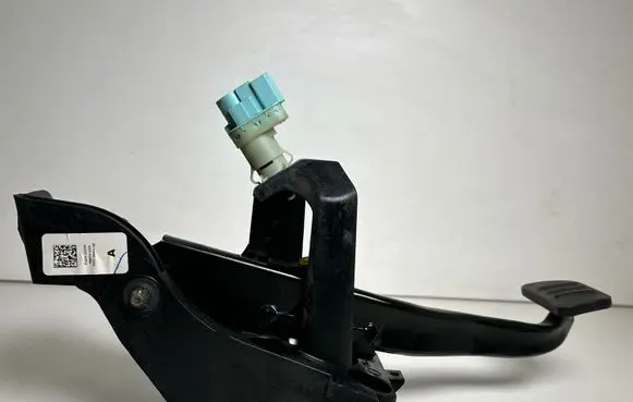 Ford Mustang VI Brake pedal FR3C2D094AD