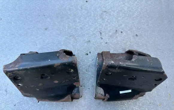 Engine mount bracket