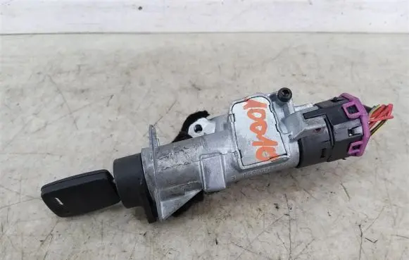 Audi A4 S4 B5 8D Ignition lock 4D0905851E