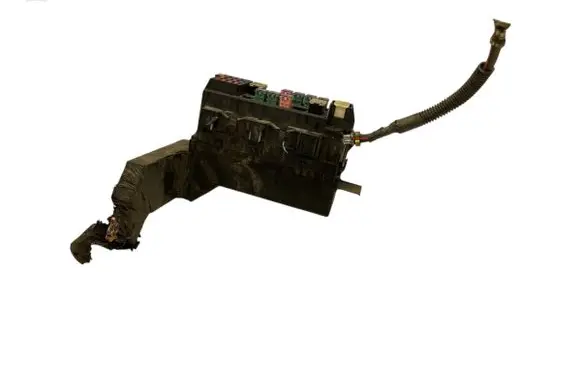 Nissan X-Trail T30 Fuse module 71545078 24381AU000
