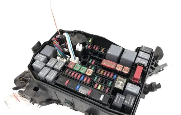 Toyota Auris E180 Fuse box set 82641-47020