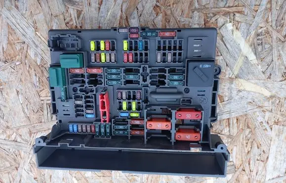 BMW 1 E81 E87 Fuse box set 47363721 9119444 10688710