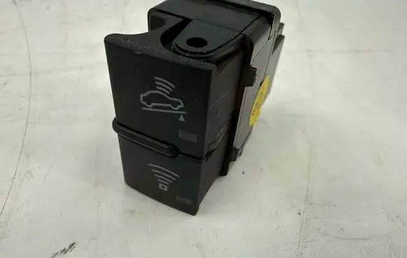 Audi RS4 B7 Alarm switch 8E2962109