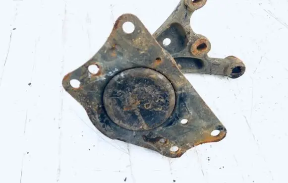 Volkswagen Polo IV 9N3 Engine mount bracket 6q0199185