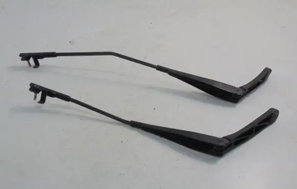 Front wiper blade arm