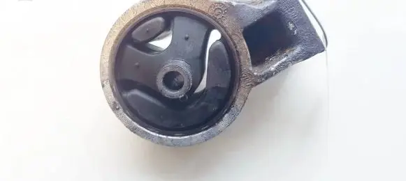 Mitsubishi Carisma Engine mount bracket