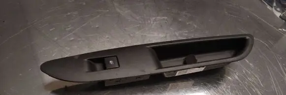 Opel Mokka Electric window control switch 13301888