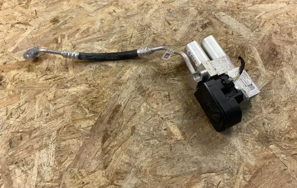 Audi e-tron Air conditioning (A/C) expansion valve 4KE820339E