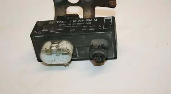 Volkswagen Polo Coolant fan relay 1J0919506M 898967000