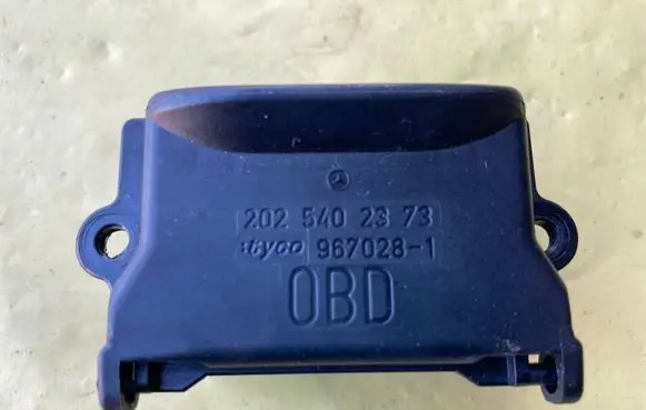 Mercedes-Benz A W169 Dashboard lower bottom trim panel 2025402373 9670281