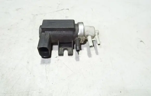 Audi A4 S4 B6 8E 8H Turbo solenoid valve 1J0906627B