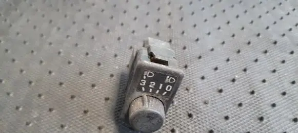Nissan Primera Headlight level height control switch
