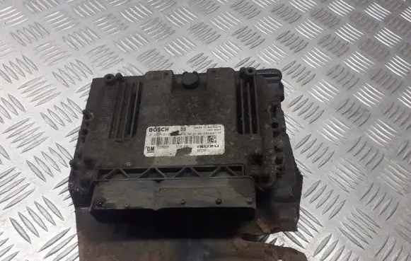 Opel Astra H Engine control unit/module ECU 55556829