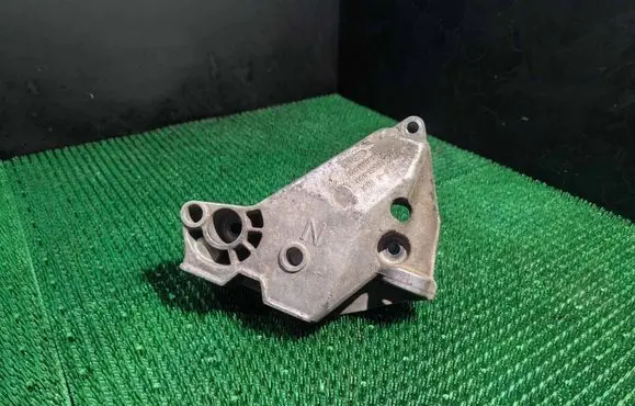 Volkswagen Bora Engine mounting bracket 038199207N