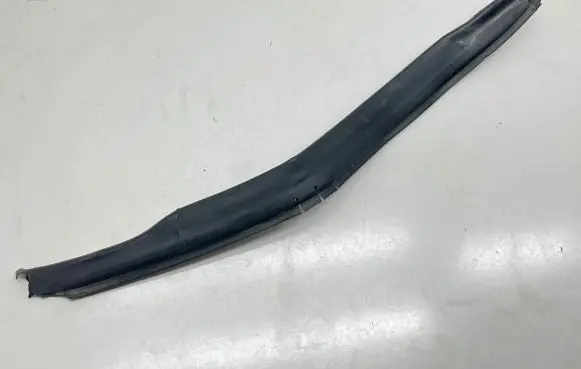 Mercedes-Benz C W204 Engine compartment rubber A2046280898
