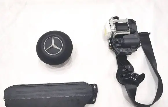 Mercedes-Benz C W206 Steering wheel airbag 2068601002 2323700712 A2068601002