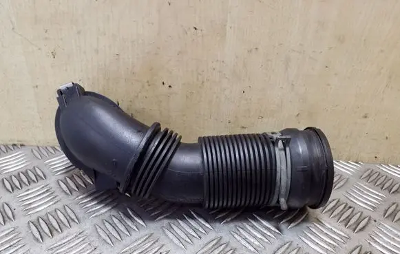 Audi TT TTS Mk2 Turbo air intake inlet pipe/hose 06F129627G