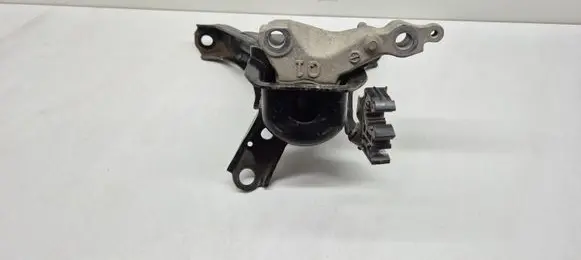 Toyota C-HR I Engine mount bracket