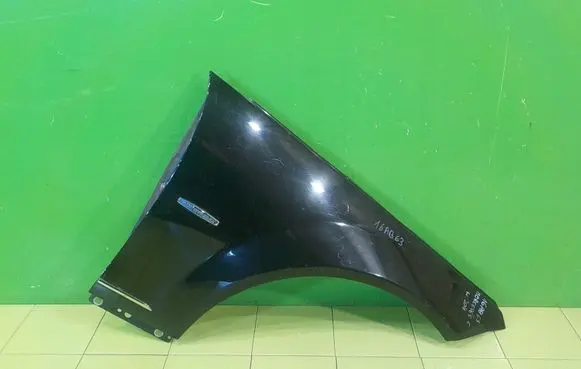 Mercedes-Benz C W204 Fender PRZOD PRAWY