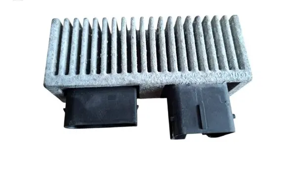 Renault Trafic III (X82) Glow plug pre-heat relay 8200558438A
