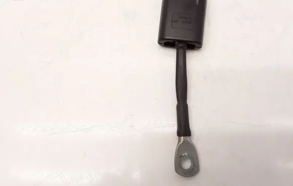 Front seatbelt buckle