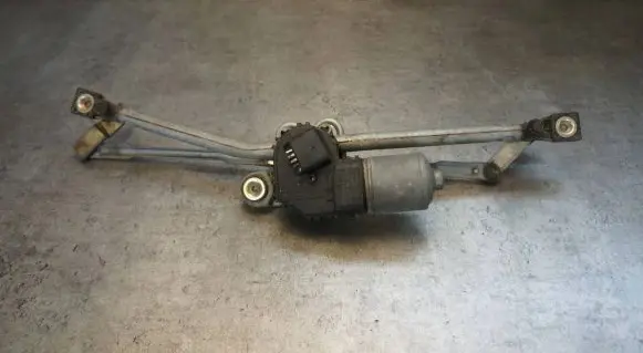 Ford Mondeo Mk III Wiper motor 0390241702 1S7117508AA