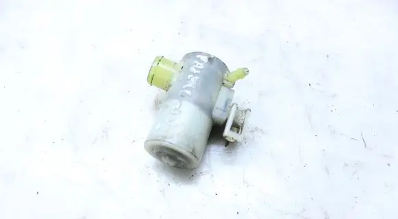 Mitsubishi Pajero Windscreen/windshield washer pump