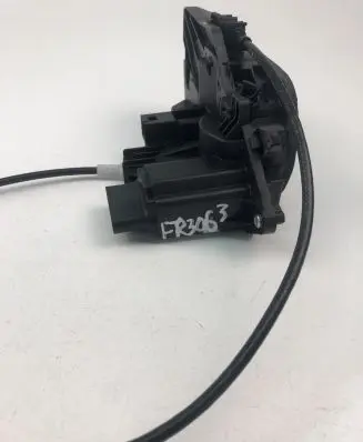 Volvo XC40 Front door lock 31440998
