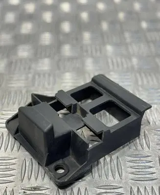 Mercedes-Benz Sprinter W901 W902 W903 W904 Front bumper mounting bracket A9068850263