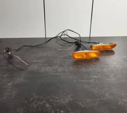 Volvo S40, V40 Front fender indicator light E351659