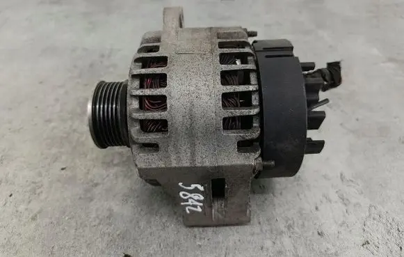 Opel Astra H Generator/alternator 