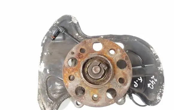 Mercedes-Benz E C207 W207 Front wheel hub A2043320101