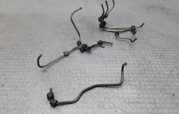 Volvo S60 Fuel injector supply line/pipe 