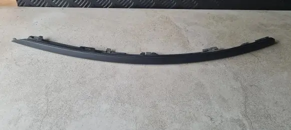 Front bumper splitter molding