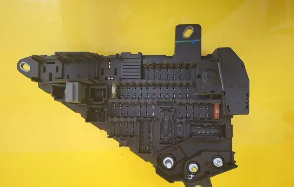 BMW 5 E60 E61 Fuse box set 6906588