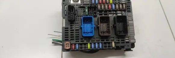 Citroen C4 II Picasso Fuse module 9674917380 142810913