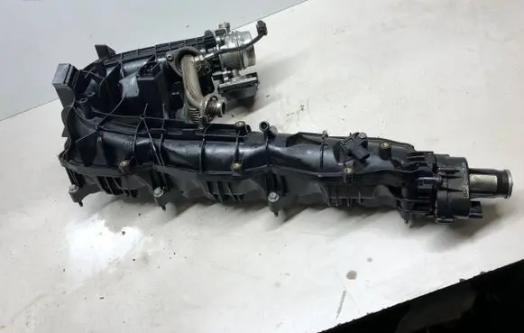BMW 5 F10 F11 Intake manifold 7811299 10213510 0280751005
