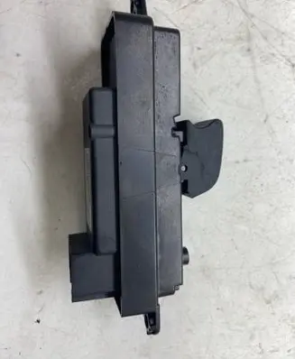 Mazda 6 Electric window control switch GS1E66380 K1827