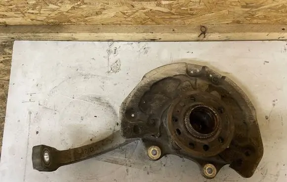 Mercedes-Benz C W205 Front wheel hub spindle knuckle 