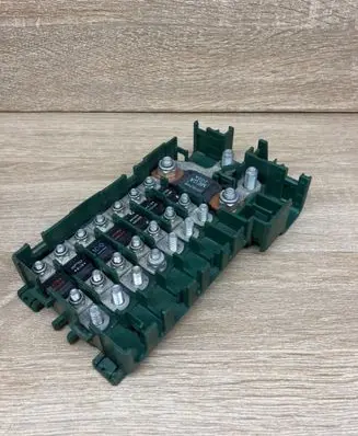 BMW 5 E39 Battery relay fuse 8367768